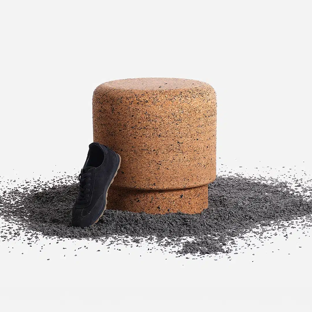 mario pouf snearkers black.webp
